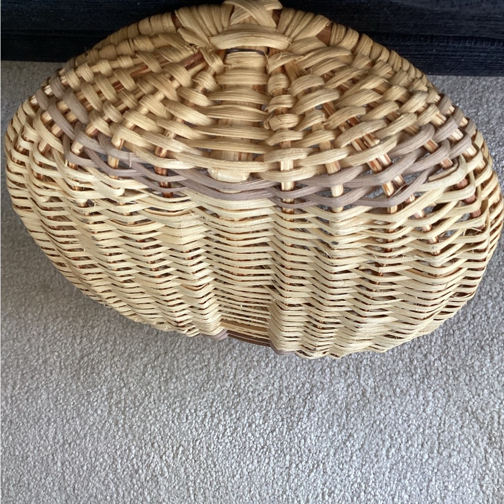 TWO RUSTIC HANDMADE BASKETS - Picture 4 of 11